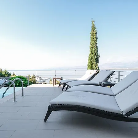 Exclusive By Pikhost