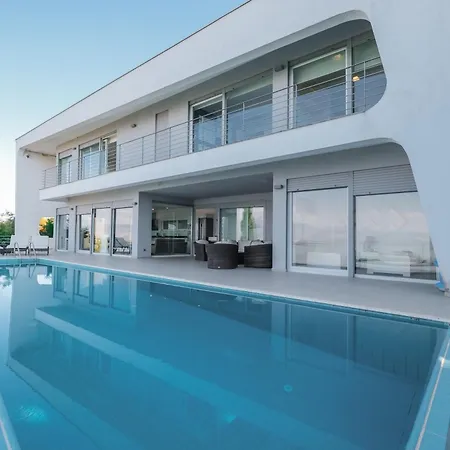 Exclusive By Pikhost Široka