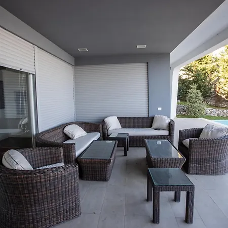 Exclusive By Pikhost * Široka