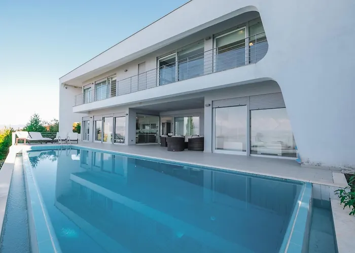 Exclusive By Pikhost Široka