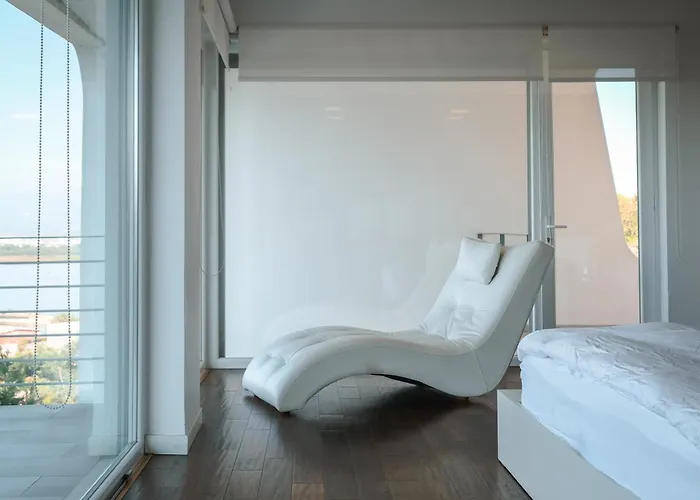 Exclusive By Pikhost Široka