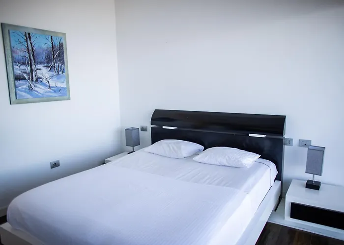 Exclusive By Pikhost Široka