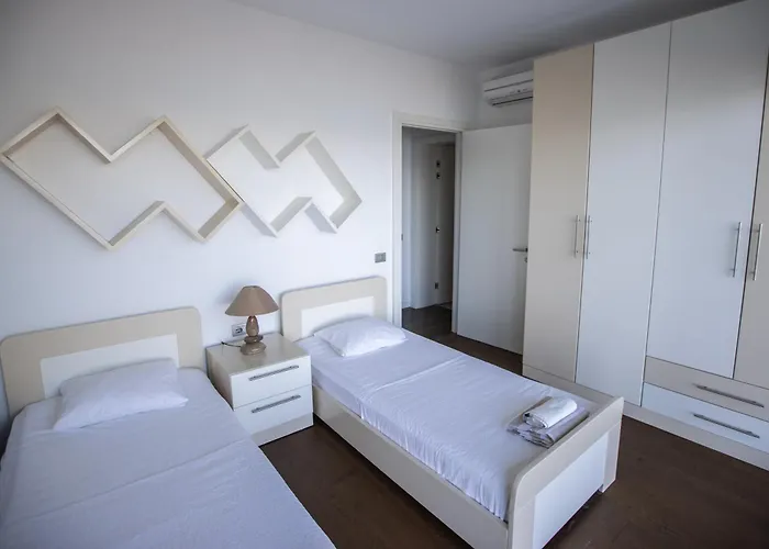 Exclusive By Pikhost Široka