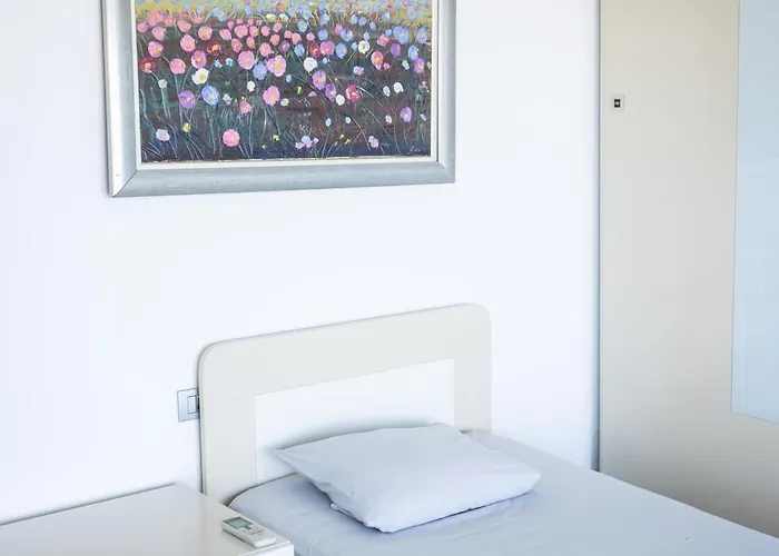 Exclusive By Pikhost Široka