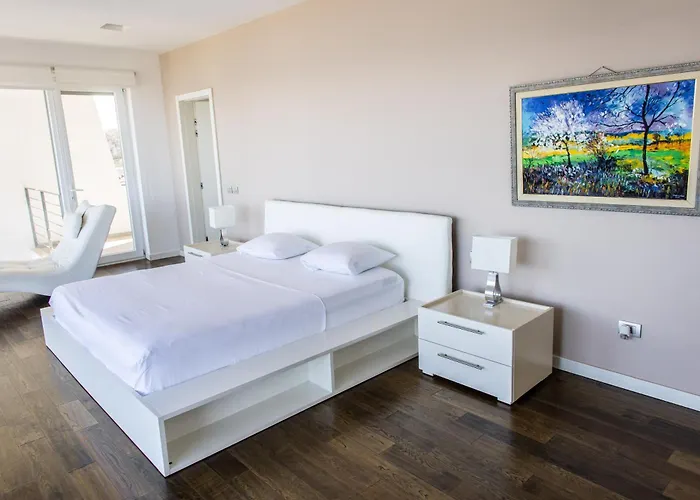 Exclusive By Pikhost