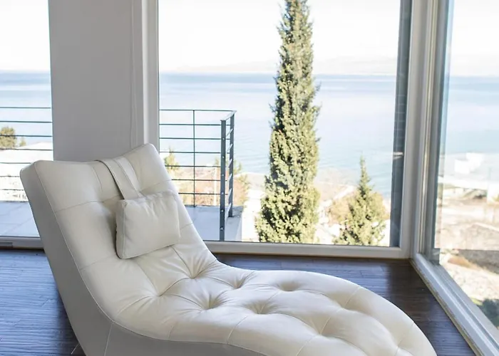 Exclusive By Pikhost Široka