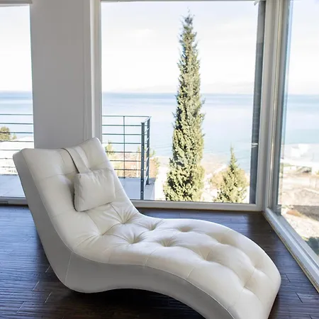 Exclusive By Pikhost Široka